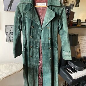 Vintage Trench Coat with Wide Lapels and Belt Loops